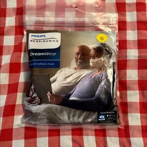 PHILIPS RESPIRONICS DreamWear Silicone pillows mask #1146457 Small